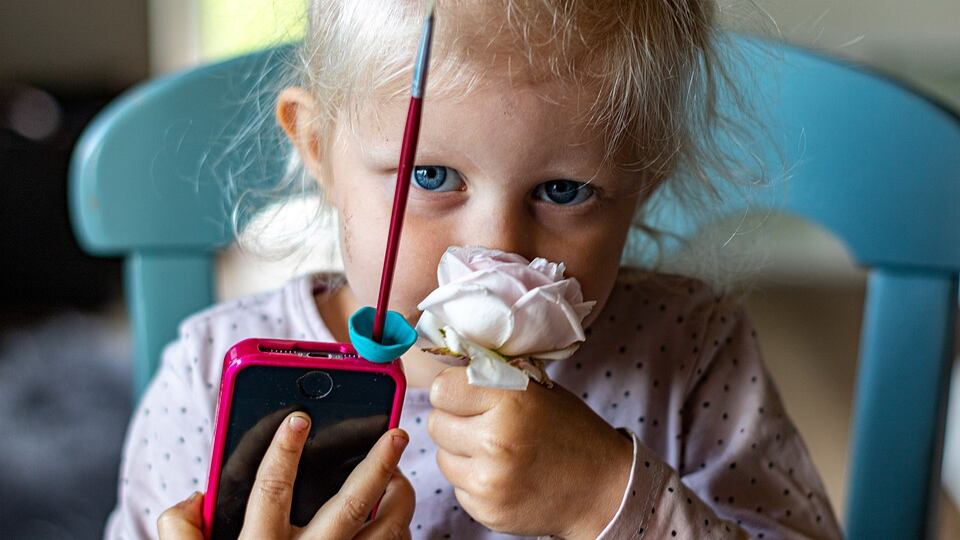 "Nonna corri, mamma ha bisogno di aiuto". Bimbe salvano la madre