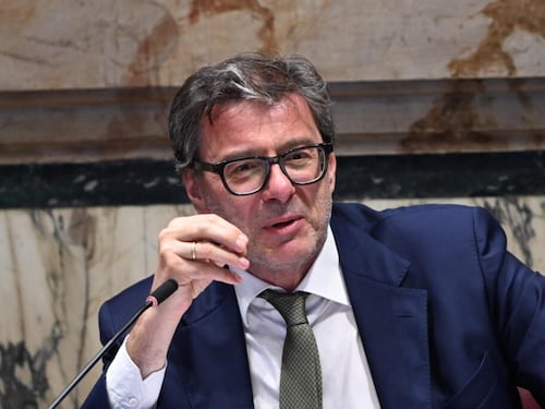 Btp Valore, Giorgetti raddoppia: cedole fino al 4,70% o maxi-premio finale del 22,25%