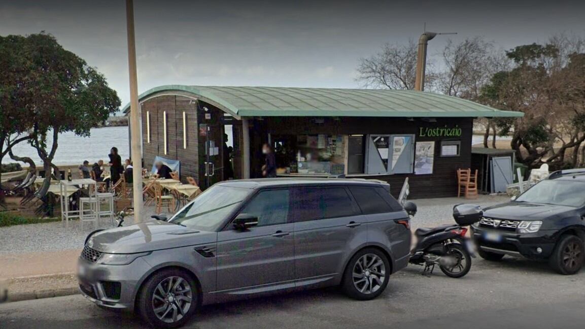 Fuggono dal ristorante senza pagare ma vengono beccati: ecco quale indizio li ha "traditi"
