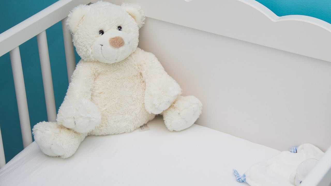 Tragedia all'asilo nido, bimba di 6 mesi muore nella culla