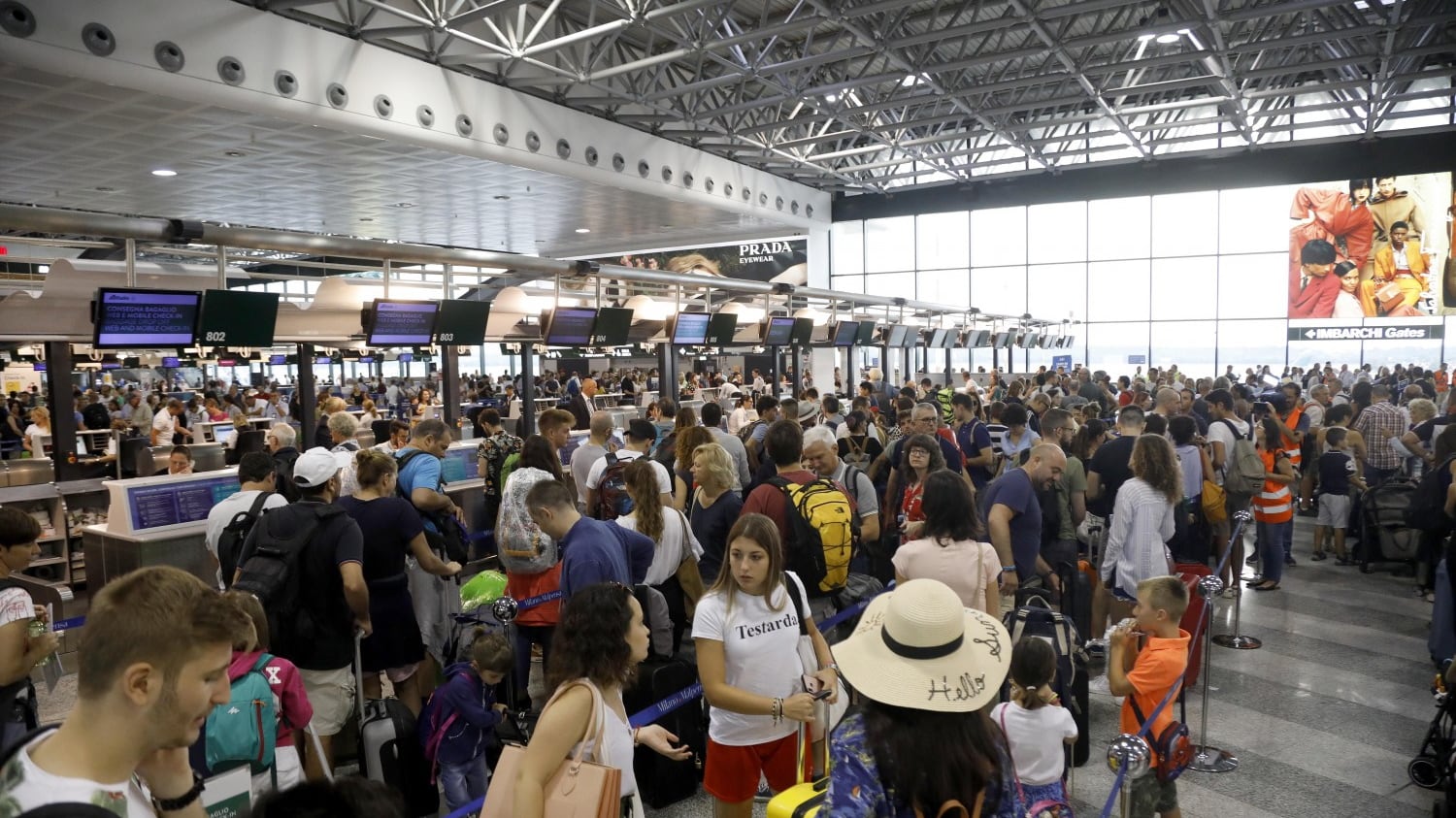 L'operazione bridge parte bene, a Malpensa voli regolari con l'arrivo di quelli di Linate