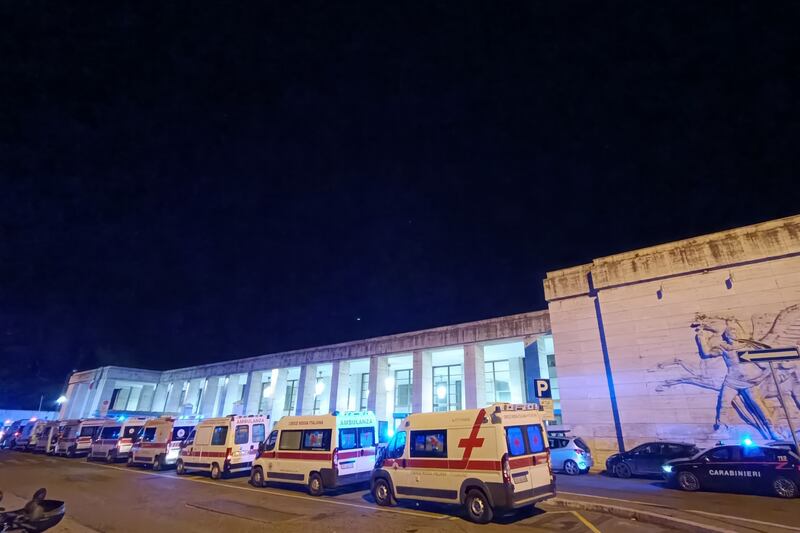 Stress-test per il Giubileo 2025: l'incendio in stazione con 70 feriti. Le immagini dei soccorsi 7