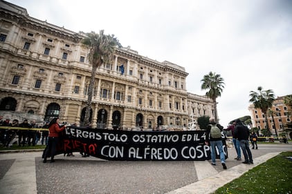 Anarchici davanti al palazzo della Cassazione di Roma 9