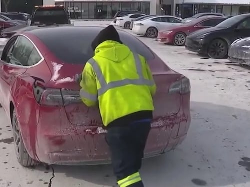 Batterie scariche per il freddo: le Tesla si fermano