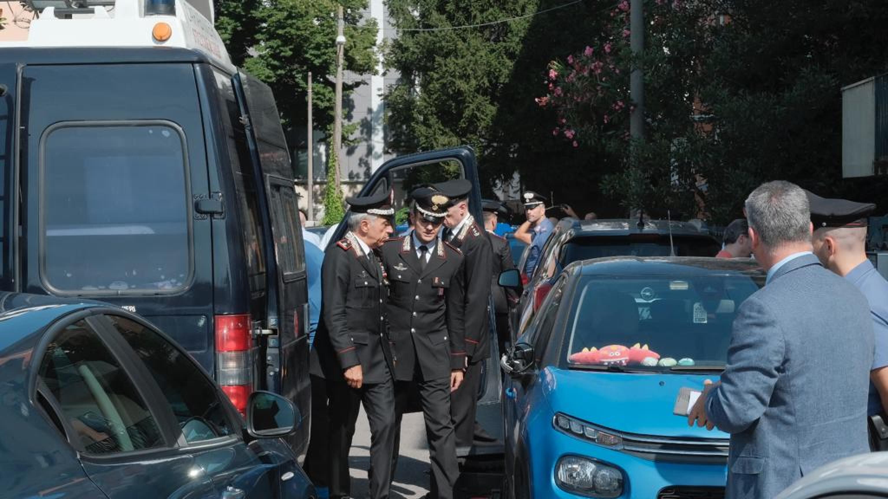 Stalker investe carabiniere, il collega gli spara e lo uccide