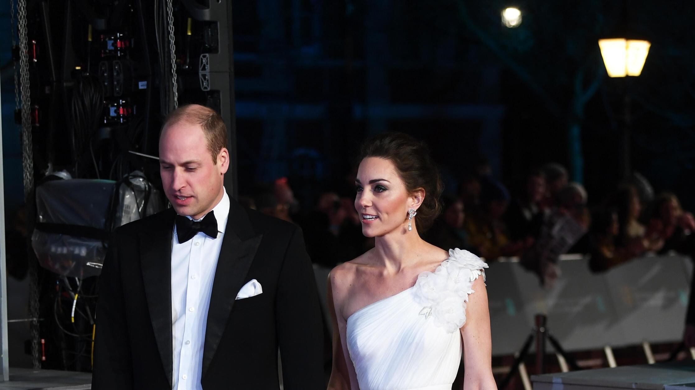 "Deludente e low cost". Cosa c'è dietro la scelta di Kate Middleton sui gioielli