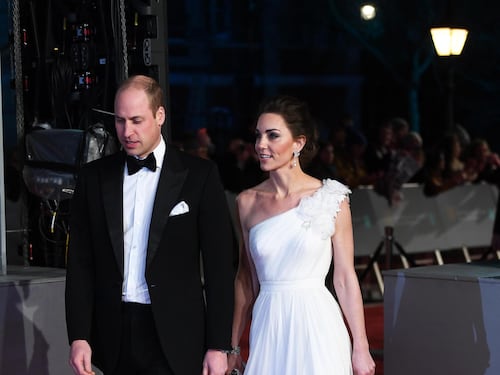 "Deludente e low cost". Cosa c'è dietro la scelta di Kate Middleton sui gioielli