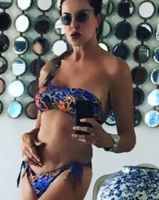 Alba Parietti sexy in costume 11
