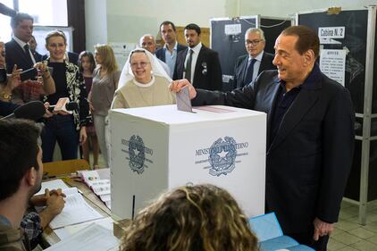 Roma, Silvio Berlusconi vota al seggio 5