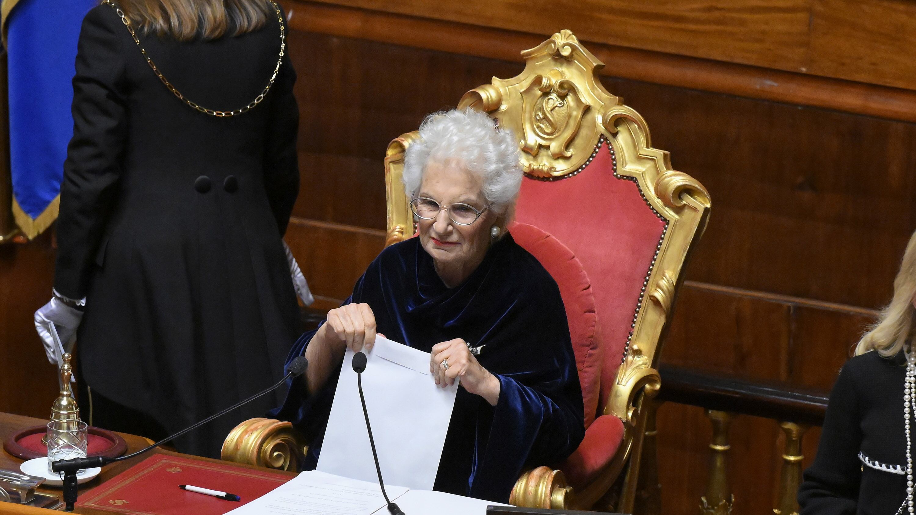 Segre contro l'archiviazione. "Dagli hater insulti nazisti"
