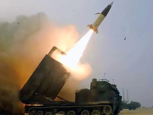 Kiev colpisce strutture militari in Russia con gli Atacms: "Continueremo"