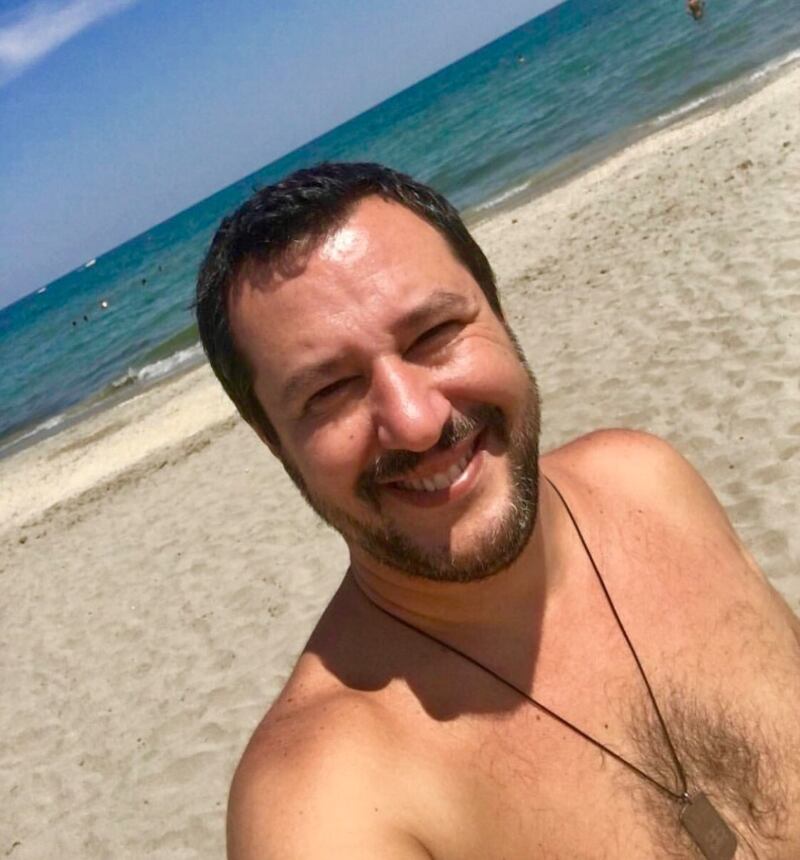 Salvini in vacanza a Milano Marittima, tra spiaggia, mare e discoteca 1