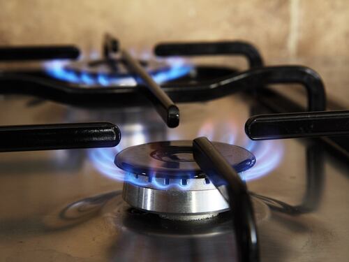 Quarto Oggiaro, apre il gas e intossica madre e fratello