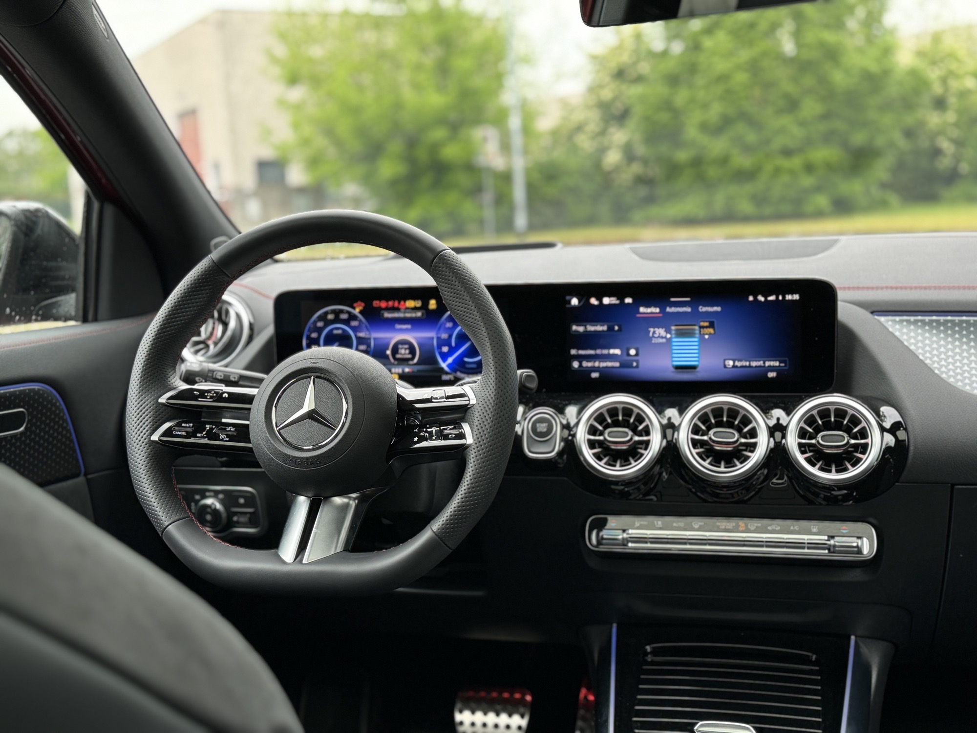 Mercedes EQA 300 4Matic: guarda la gallery del crossover elettrico premium 19