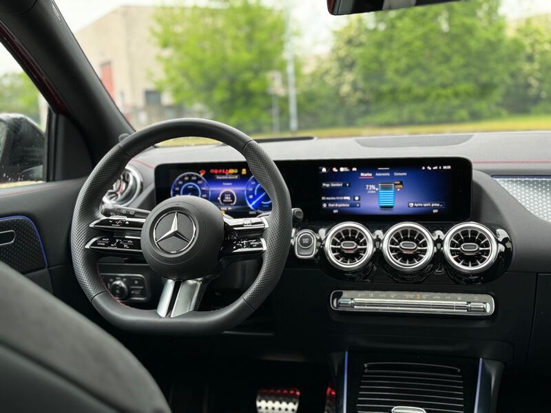 Mercedes EQA 300 4Matic: guarda la gallery del crossover elettrico premium 19