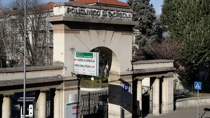 Reggio Emilia, ghanesi lo circoncidono a casa: muore il figlio neonato