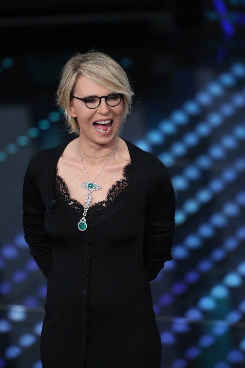 Sanremo 2017, Maria De Filippi e il bacio agli ospiti 19