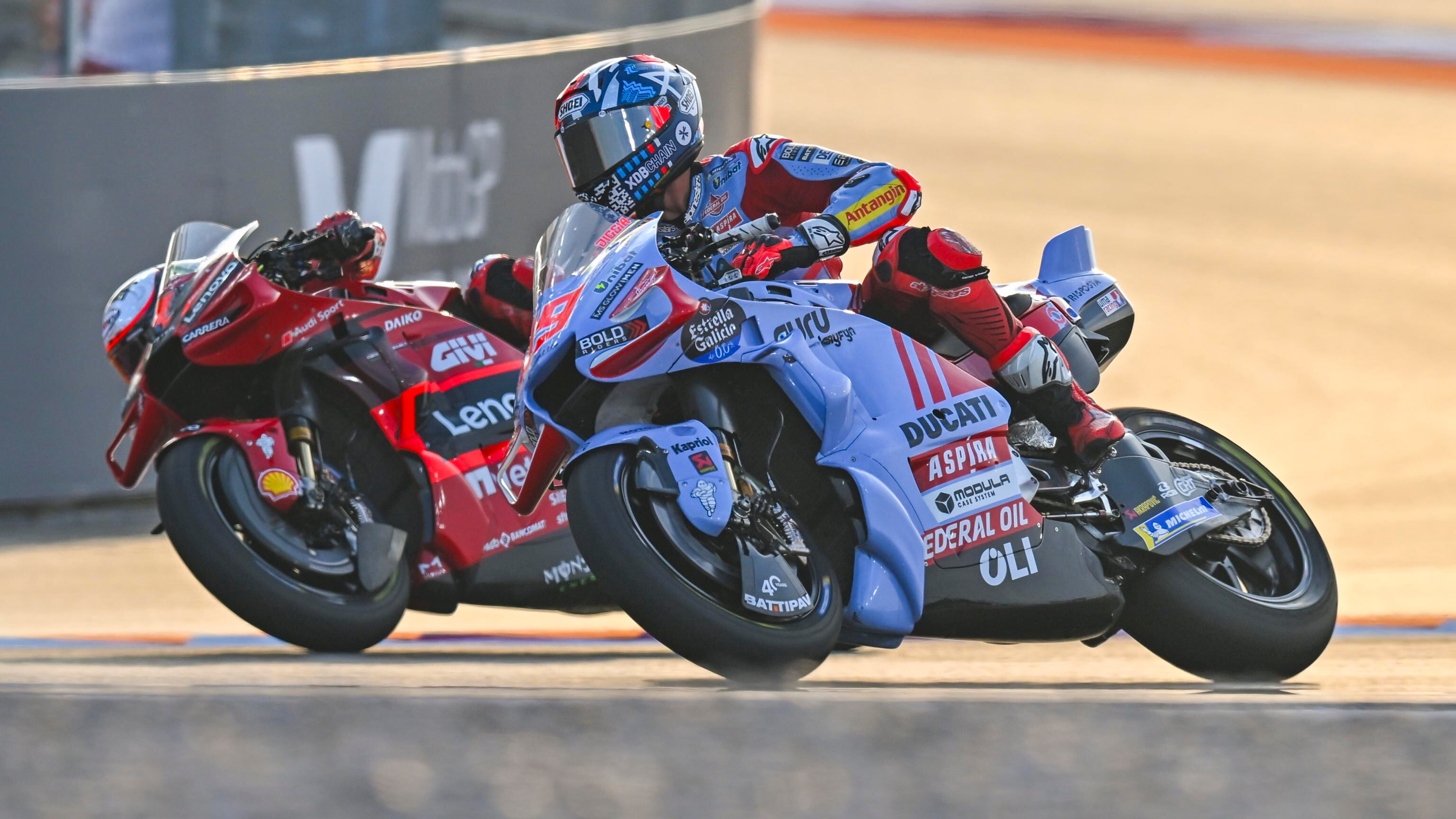 MotoGP Qatar, vince Di Giannantonio, mentre Bagnaia è secondo. Solo decimo Martin