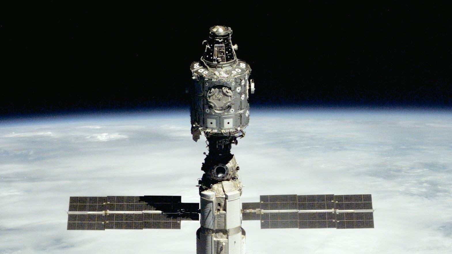 Stazione Spaziale Internazionale, c'è una perdita d'aria nel modulo russo, astronauti pronti all’evacuazione