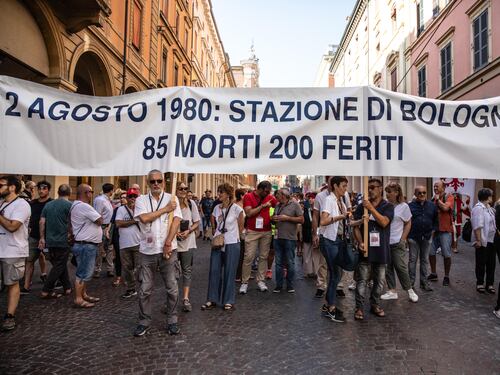 La Russa fa chiarezza: a Bologna strage fascista. Ma a sinistra non basta
