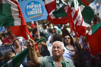 Il popolo del Pdl in piazza per Berlusconi 1