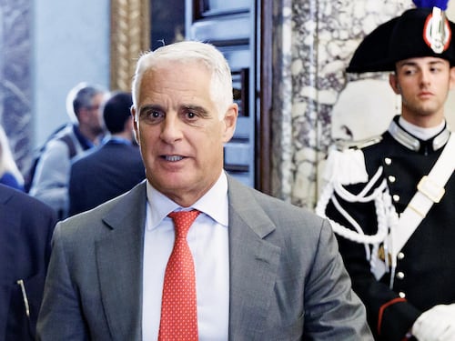 Unicredit, i due percorsi di Orcel in agguato su Mps e Banco Bpm