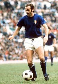 «La Nazionale? Il calcio ha aiutato il Paese a capire che poteva farcela a rimuovere le macerie. Era lo sport dei poveri, bastavano un po’ di stracci per fare un pallone». Sandro Mazzola