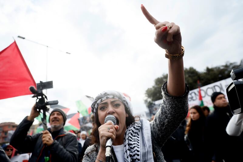 Tensioni in piazza tra Brigata ebraica e manifestanti pro-Palestina 3