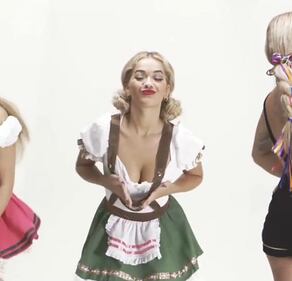 Rita Ora nuda per Natale 13