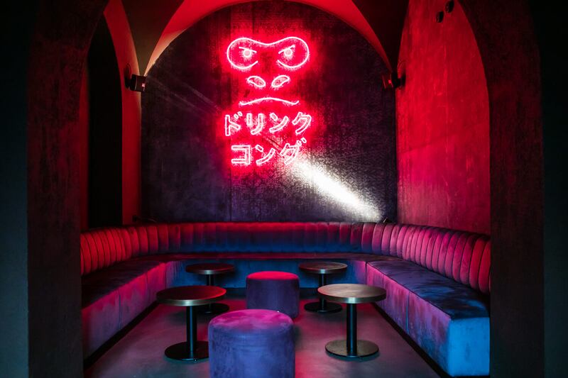 Drink Kong, il neon