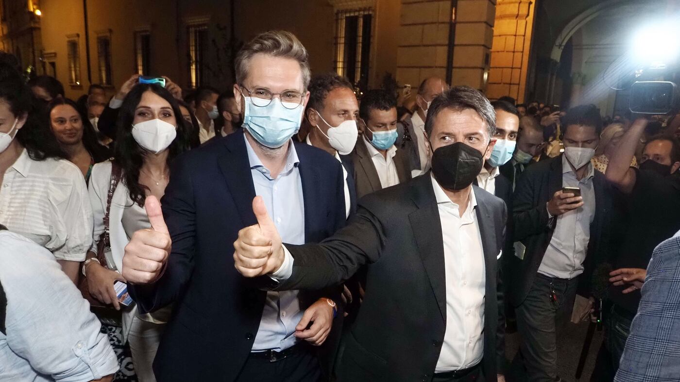 I messaggini su Conte: "Ecco perché canta Bella Ciao..."