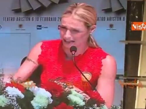 Sanremo, Hunziker in lacrime dopo i complimenti di Baglioni