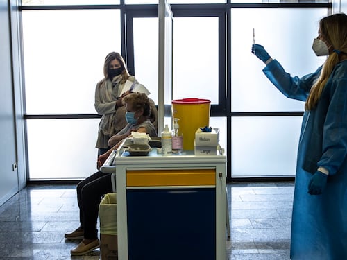 Influenza e Covid: via alle vaccinazioni