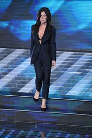 Sanremo 2017, gli outfit sexy della seconda serata 17