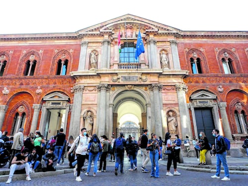 "Manifesti strappati e affissi a testa in giù. In Statale episodi gravi e inaccettabili"