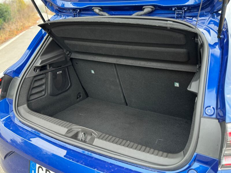 Renault Clio E-Tech: guarda la gallery della citycar ibrida francese 14