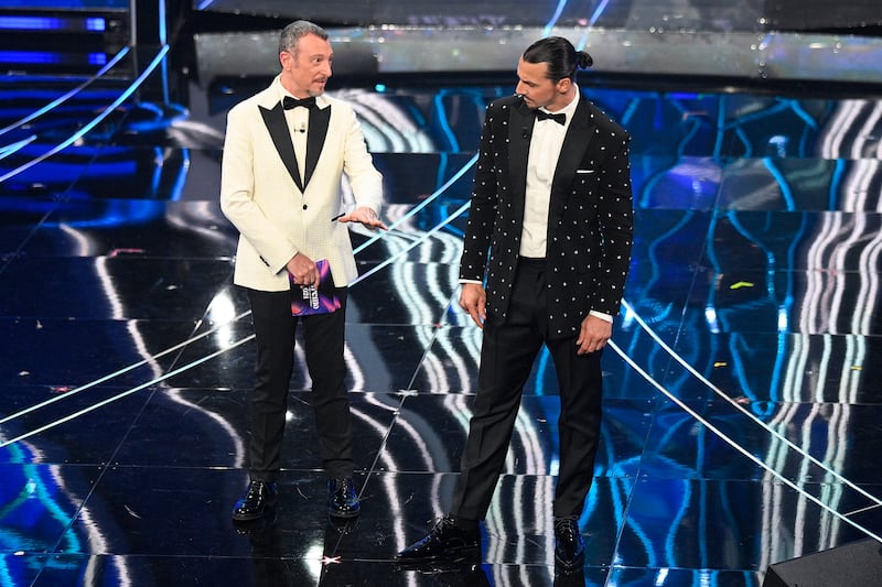 Sanremo 2024: ecco il look della prima serata del Festival del conduttore e co-conduttore 5