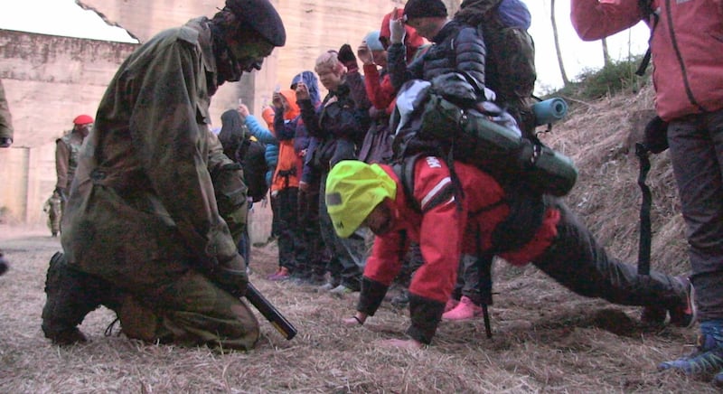 Nel campo dove si gioca a fingersi profughi 6