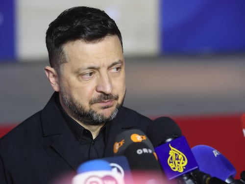 Trump striglia gli alleati: “Rimborsateci gli aiuti a Zelensky”