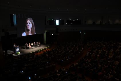 Amanda Knox si commuove al Festival della Giustizia 5