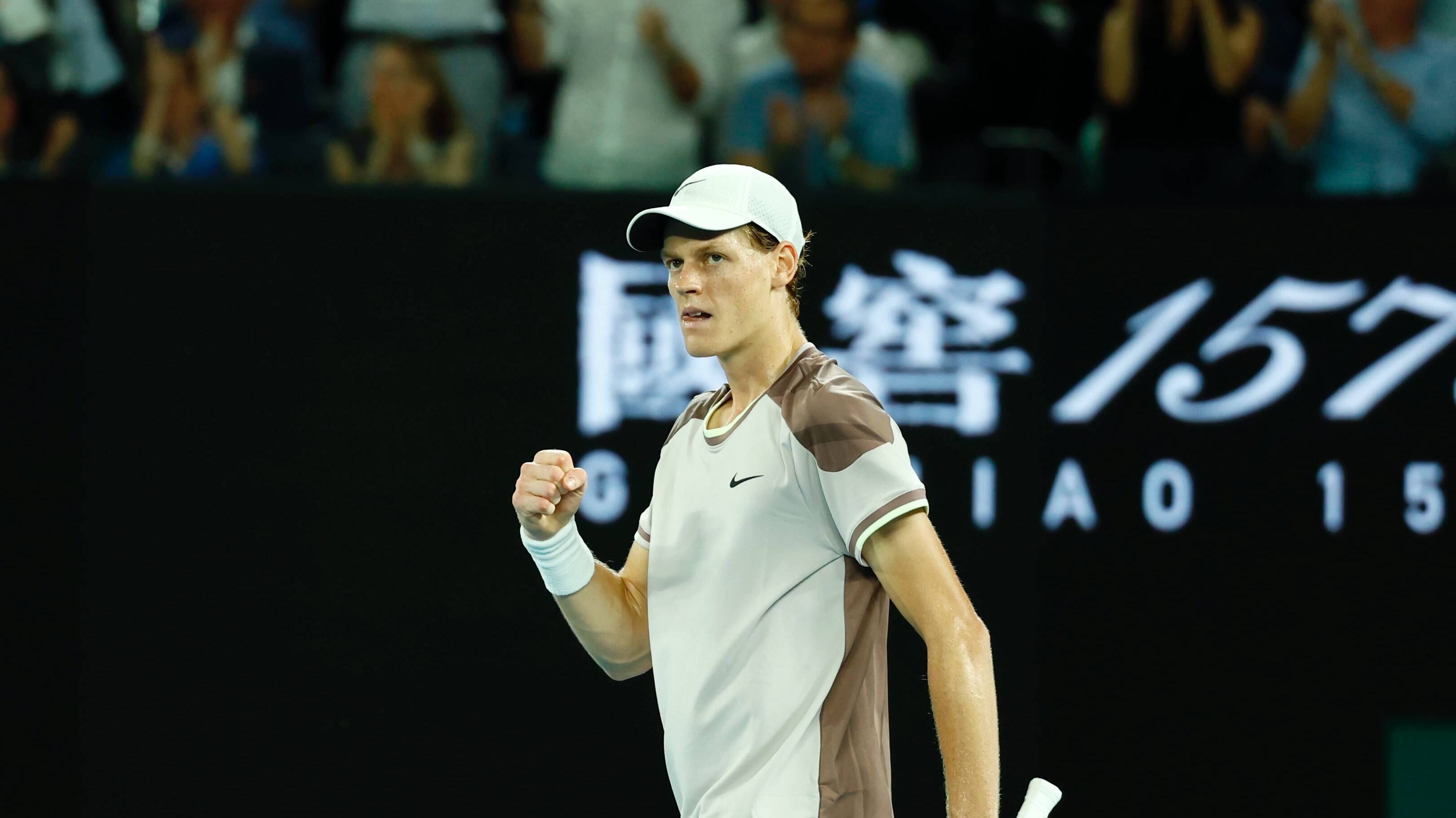 Sinner vola in semifinale a Rotterdam: Raonic si ritira nel secondo set