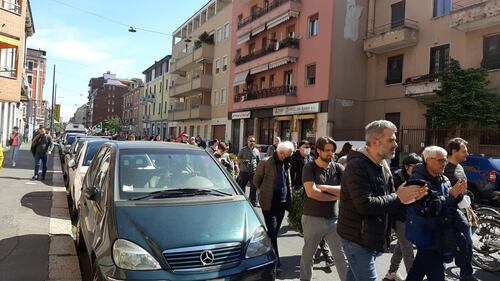 Milano, la piazza contesta il Pd  4