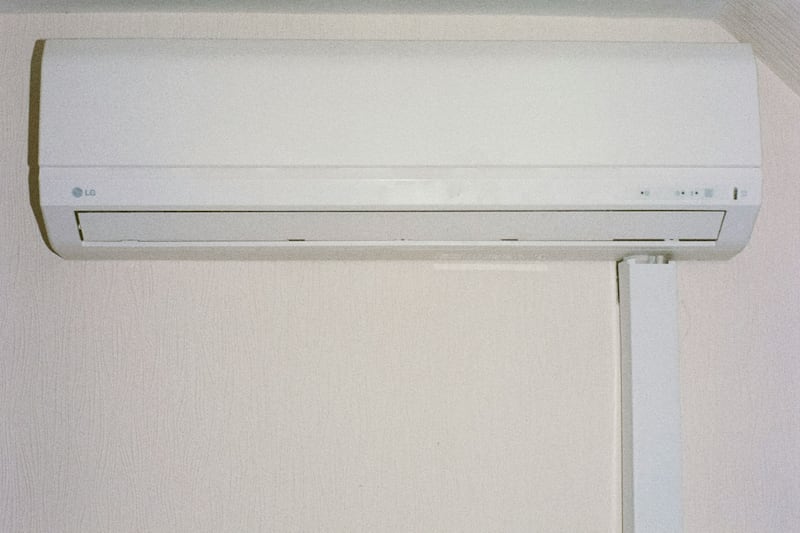 Estate e condizionatori costantemente accesi, ecco quanto ci costano in bolletta