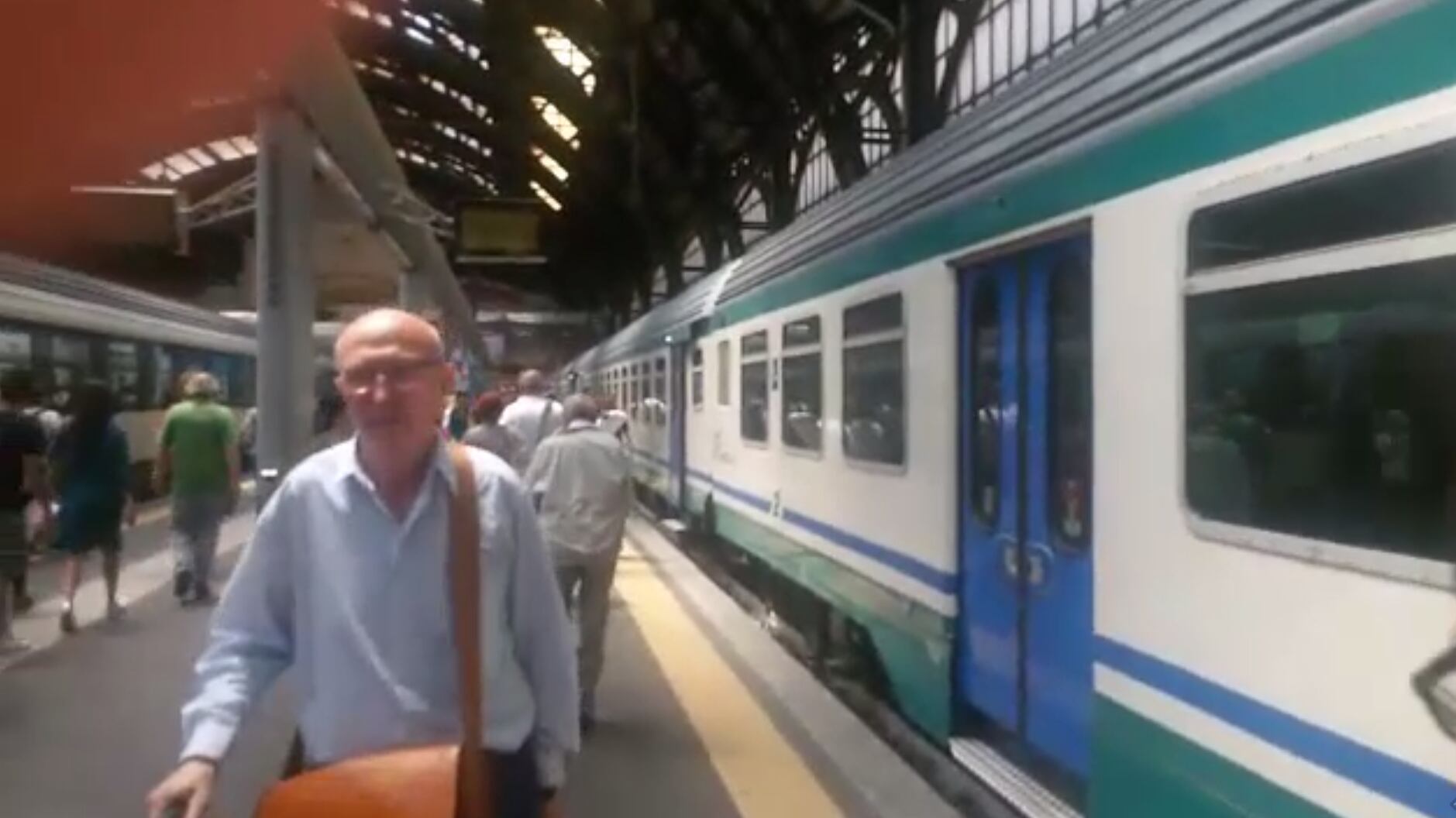 Roma, paura sul treno: 2 nomadi salgono armati di pistole