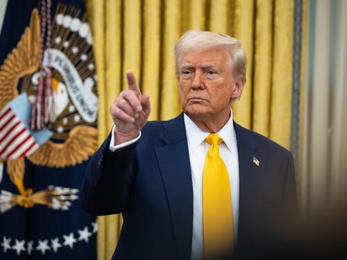 L'annuncio che spiazza tutti: "Da oggi è chiuso". Cosa ha detto Trump