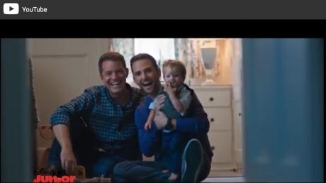 La Disney fa gli auguri con uno spot gayfriendly