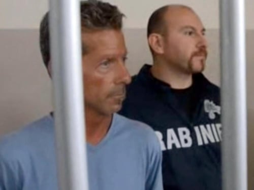 I difensori di Bossetti: "L'assassino è un mancino"