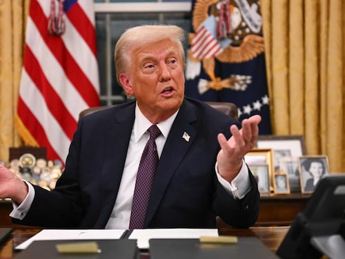 "Prima le persone, poi i pesci". Ecco chi è il nuovo nemico di Trump