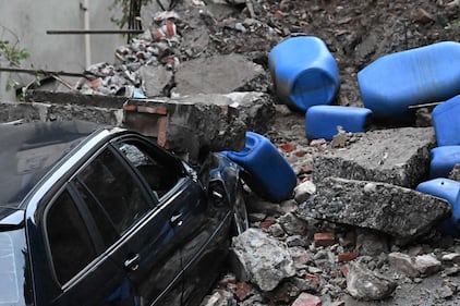 Genova vessata dal maltempo, le immagini dei danni 8