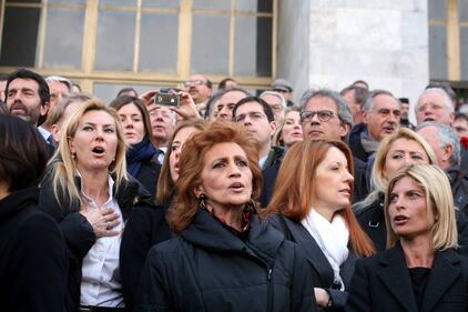 I parlamentari Pdl protestano davanti al Tribunale di Milano 11